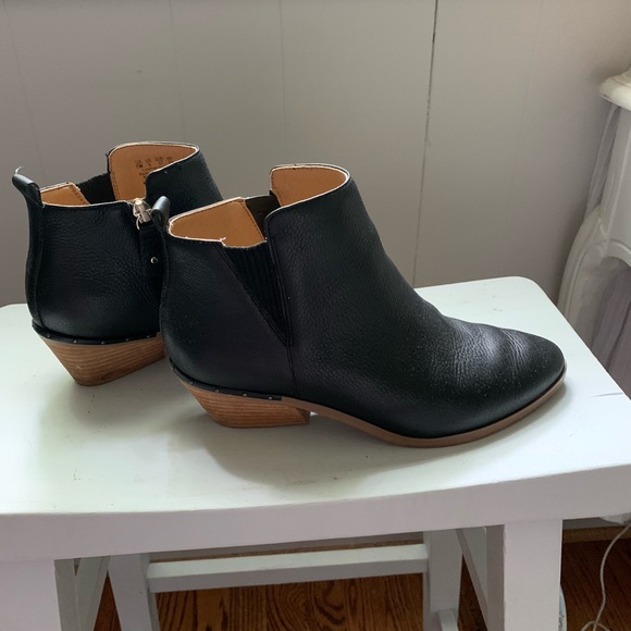 Dr. Scholl's Shoes - Dr Scholl’s booties Dr. Scholl's Shoes - Dr Scholl’s booties